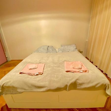 Entire Apartment In A Super Location - Cheap Monthly Rate Kraków Eksteriør billede