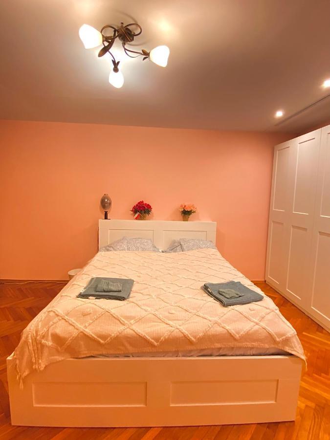 Entire Apartment In A Super Location - Cheap Monthly Rate Kraków Eksteriør billede